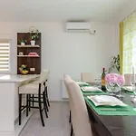 House Lavander Апартаменты Шмрика