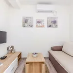 House Lavander Апартаменты